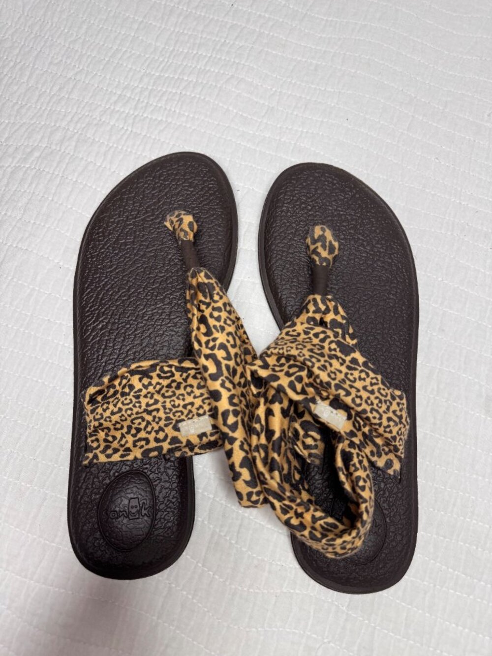 Sanuk Womens Yoga Sling 2 Sandals Leopard 9 Flexible Sole Comfortable Flip Flop - Picture 5 of 8